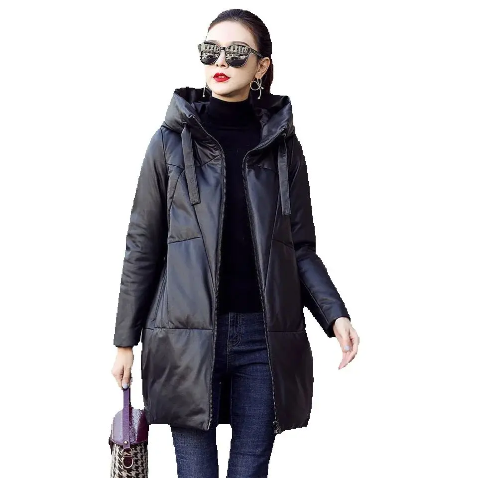 Черное пальто из искусственной кожи