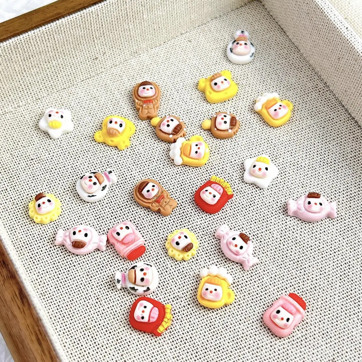 Смешанная смола kawaii girl expression nail charm - Фотография_3