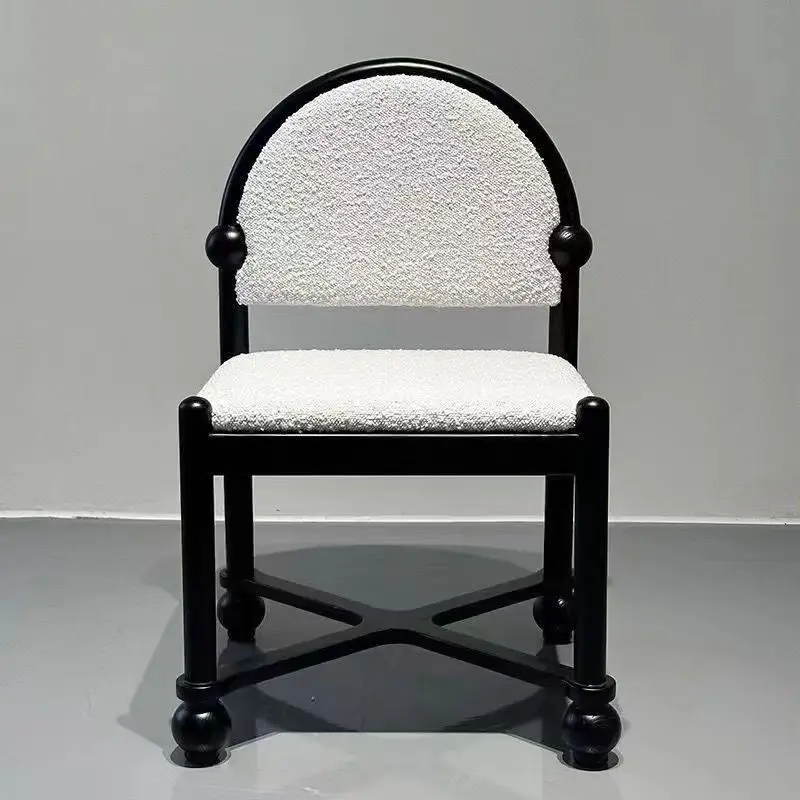 Средневековый туалетный стул