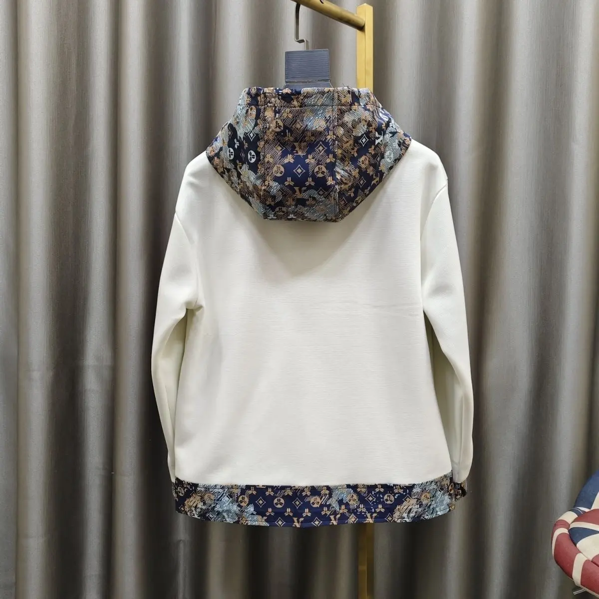 Весенне-осенний новый модный мужской универсальный топ с капюшоном - Фотография_3