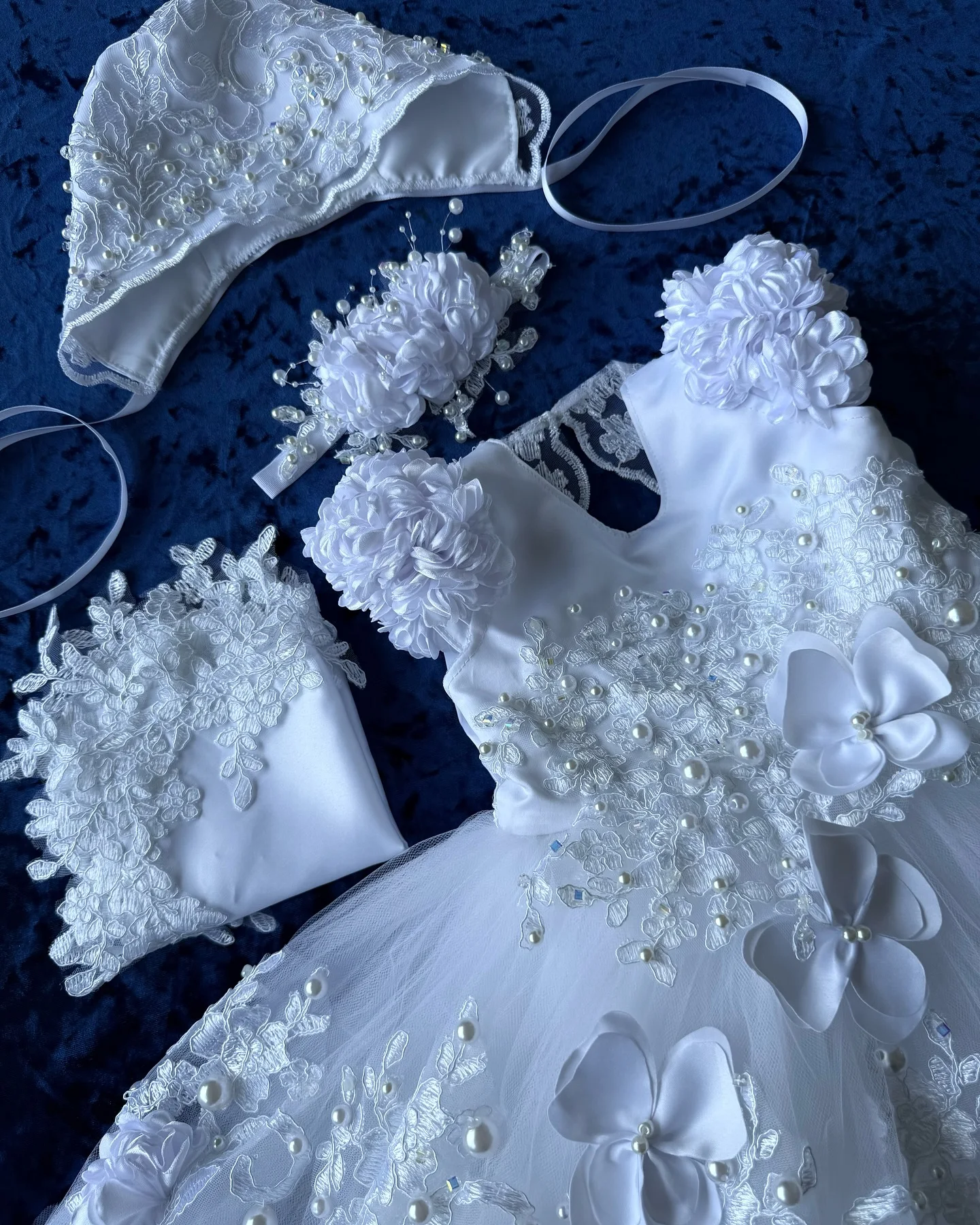 Милое кружевное платье для крещения с капюшоном - Фотография_4