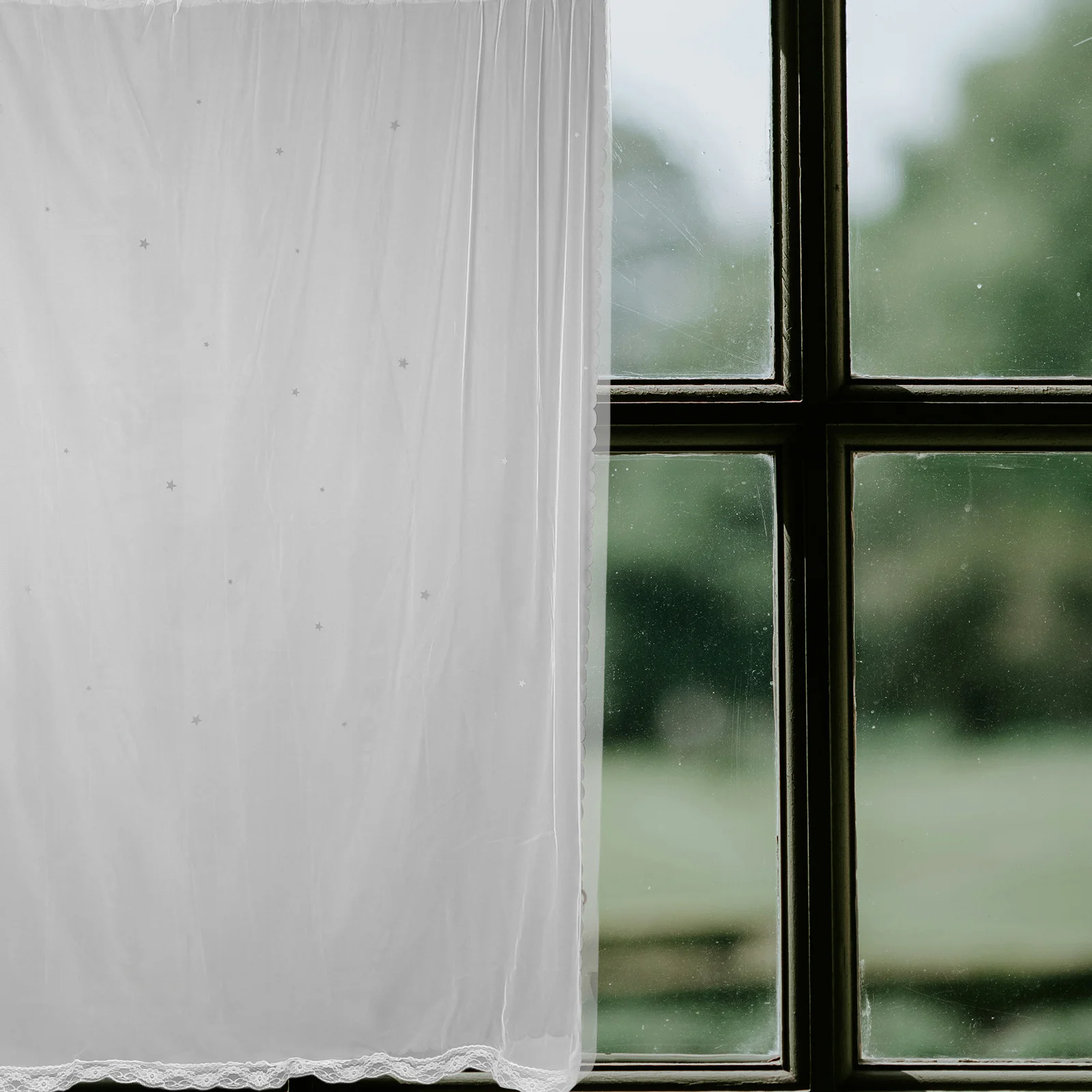 Двухслойные плотные шторы со звездами и полым узором - Фотография_6