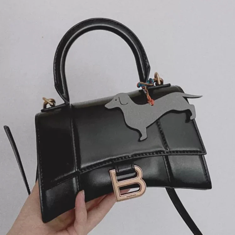 Сумочка с подвеской в виде собаки