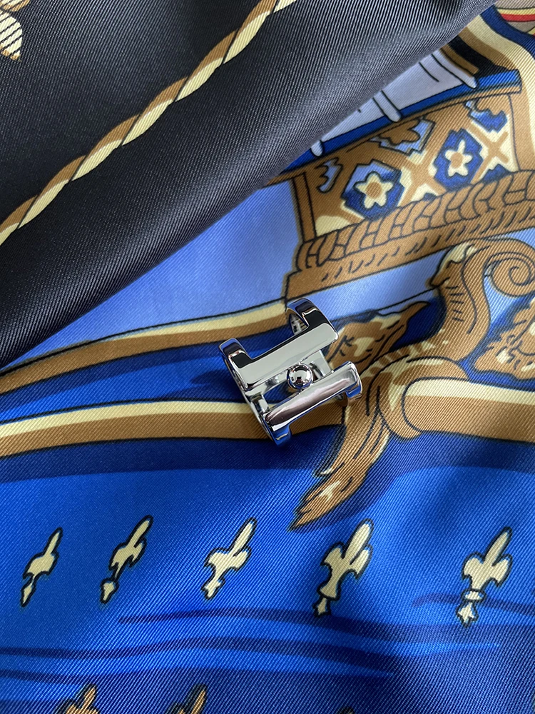 Роскошный дизайнерский шарф с пряжкой 140 см - Фотография_5