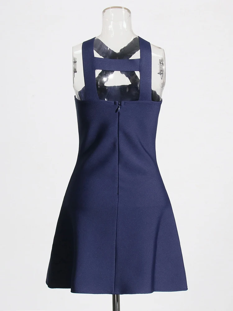 Женское однотонное мини-платье с v-образным вырезом - Фотография_3