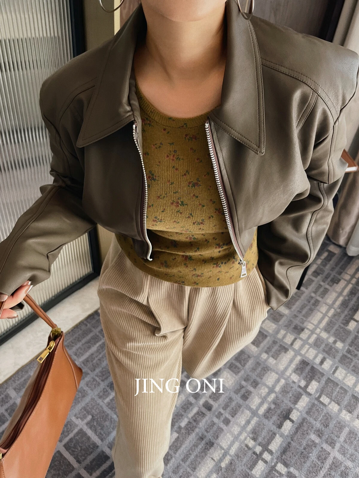 Кожаные куртки, меховое пальто