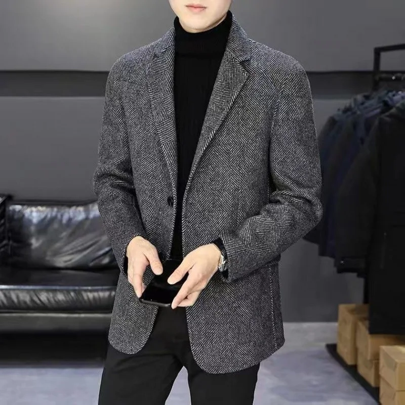 Простое мужское пальто с коротким узором «елочка»