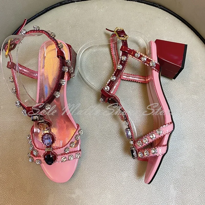 Сандалии с открытым носком и т-образным ремешком розового цвета - Фотография_3