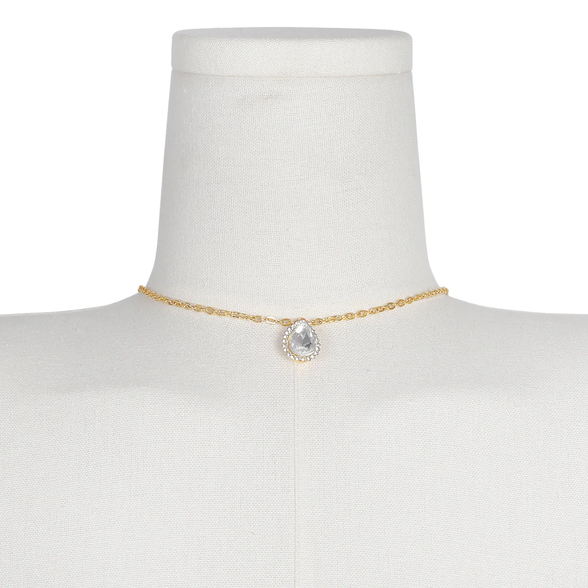 Невеста с открытой спиной и стразами - Фотография_6