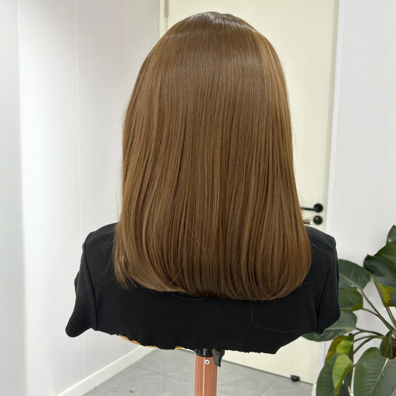 Короткий волнистый коричневый боб - Фотография_4