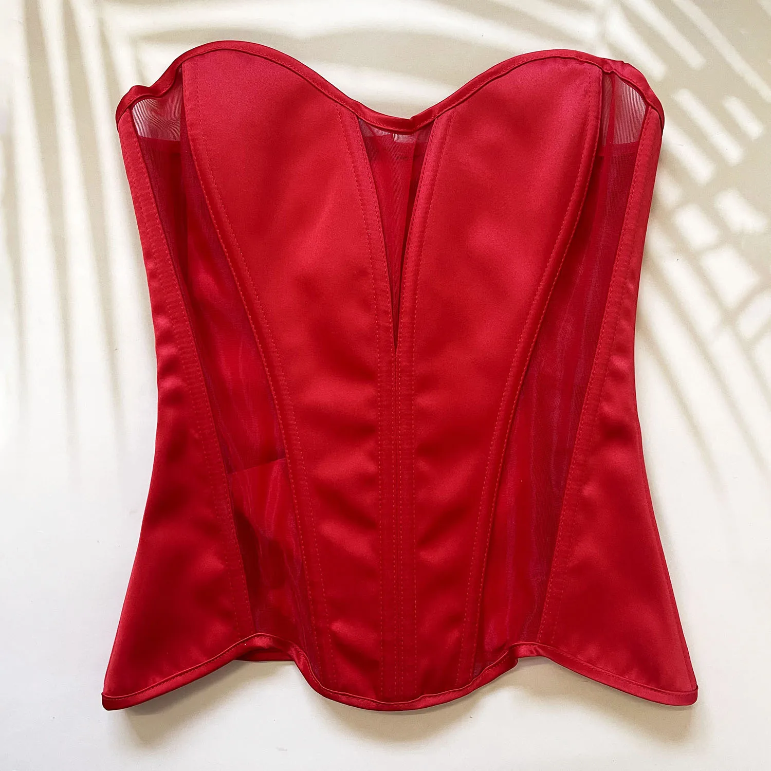 Элегантный белый корсет-бюстье