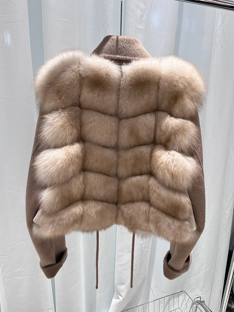 Года, женская зимняя шуба из натурального лисьего меха - Фотография_4