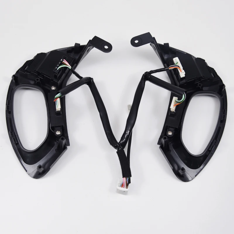 Кнопки круизного круиз на руле автомобиля - Фотография_2