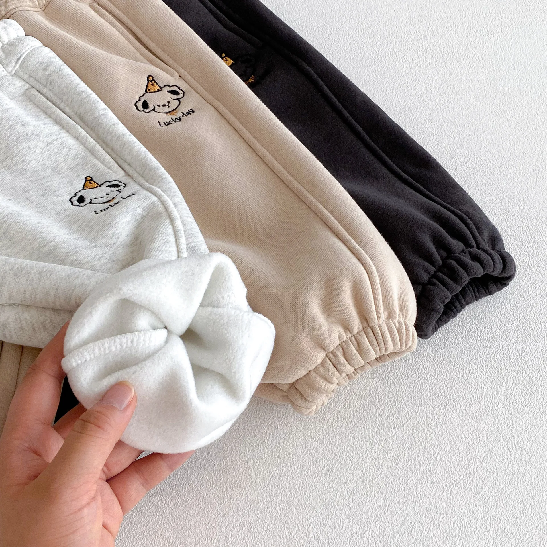 Зимние новые бархатные толстые теплые штаны для малышей - Фотография_4