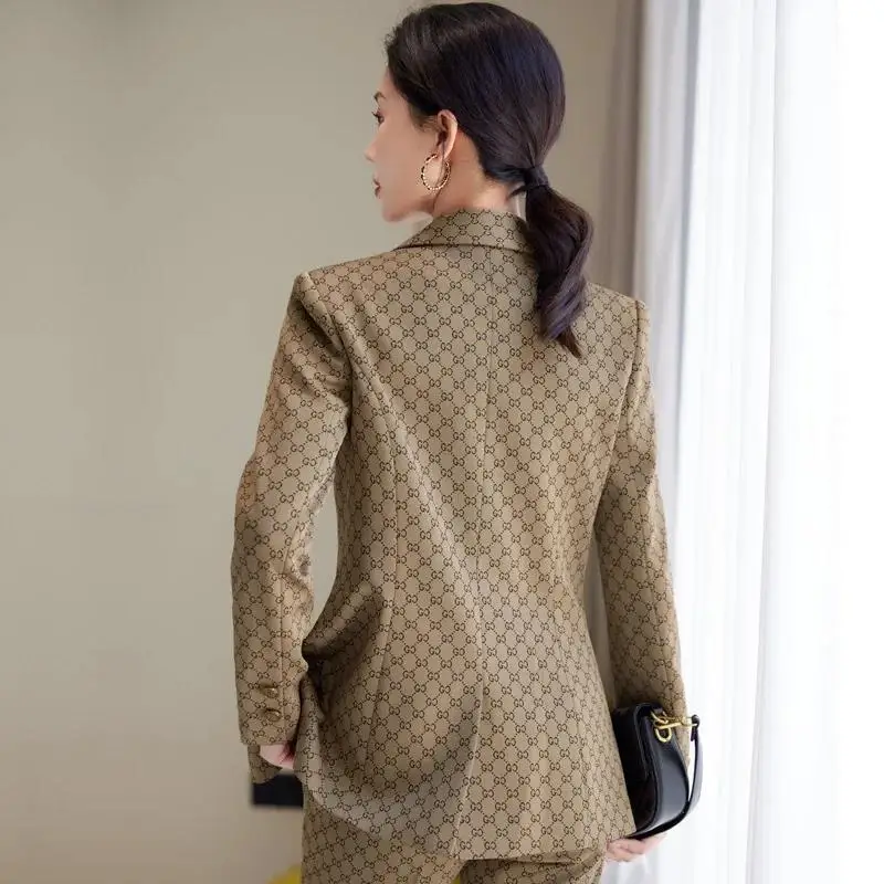 Женские деловые костюмы из высококачественной ткани с брюками и пиджаком - Фотография_4