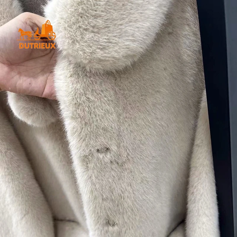 Зимнее женское пальто из натурального меха норки с лацканами и карманами - Фотография_4