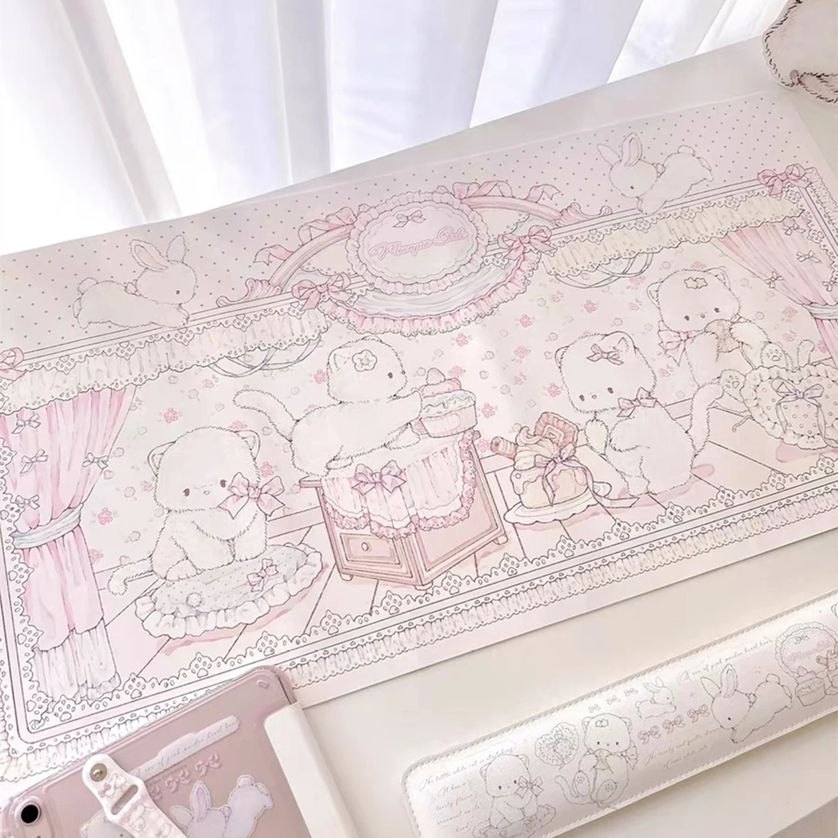 Розовый коврик для офисного стола и коврик для мыши