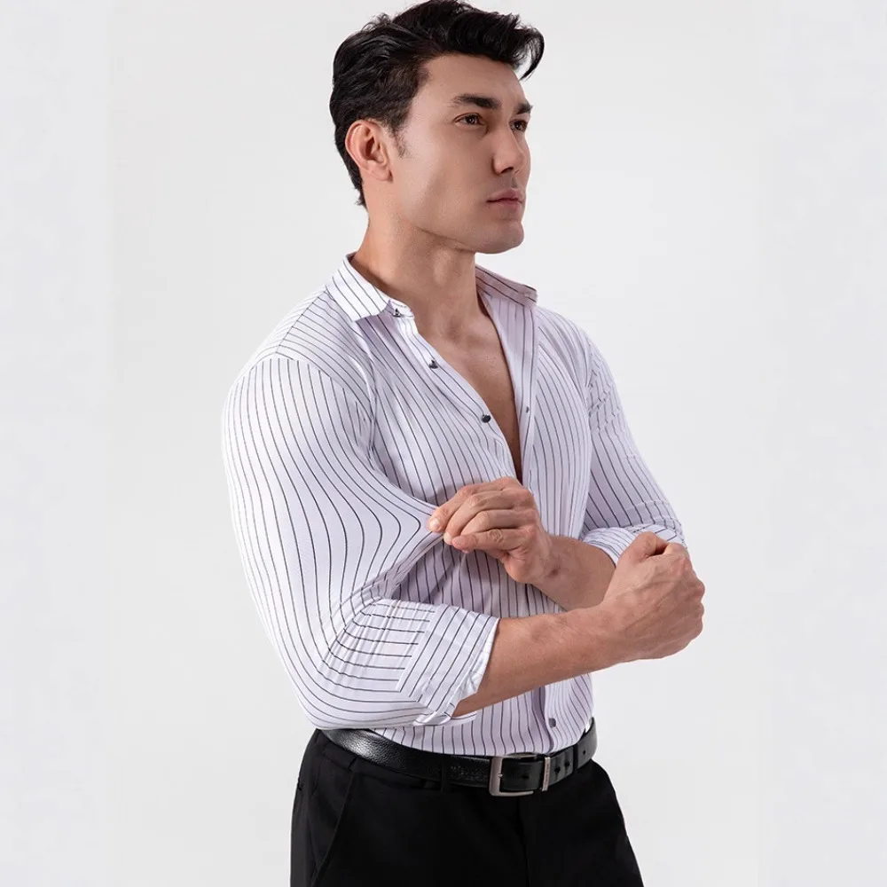 Немаркирующая полосатая высокоэластичная мужская рубашка без глажки - Фотография_3
