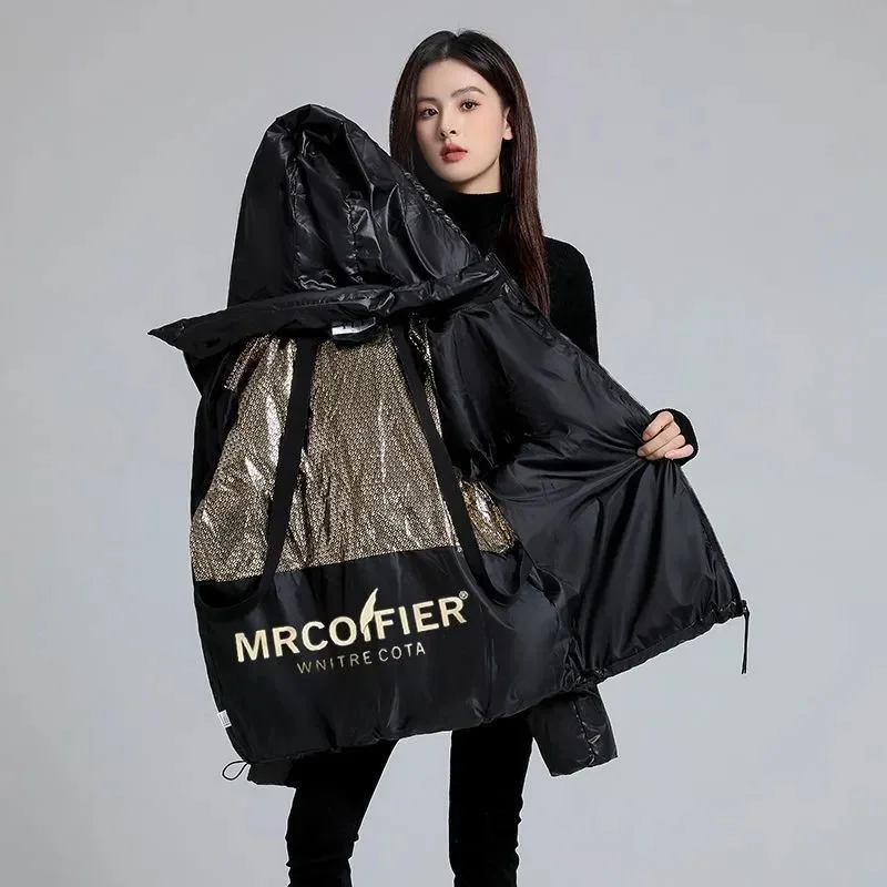 Черная короткая толстая хлопковая куртка с капюшоном для женщин - Фотография_6