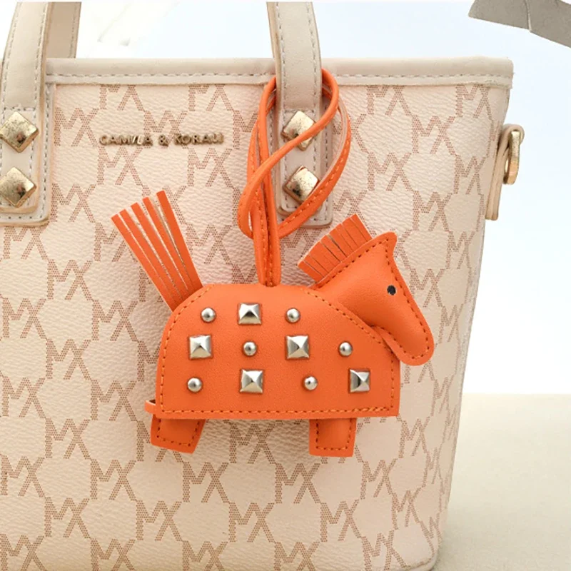 Подвеска ручной работы из искусственной кожи - Фотография_2