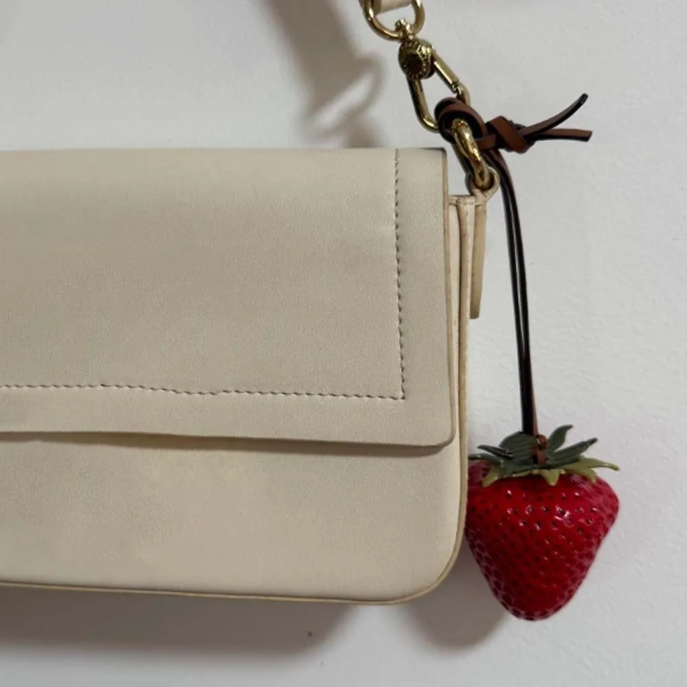 Забавный водонепроницаемый брелок с клубникой