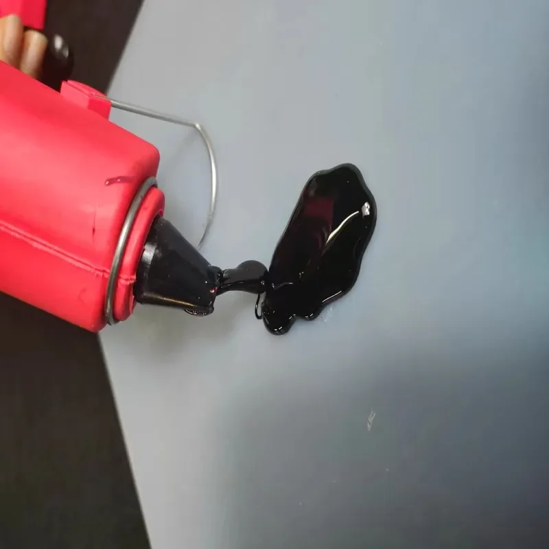 Черный термоклеевой клей-карандаш - Фотография_6