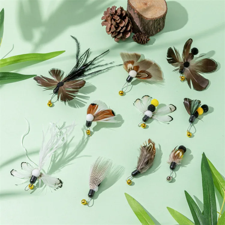 Интерактивная игрушка с кошачьими перьями