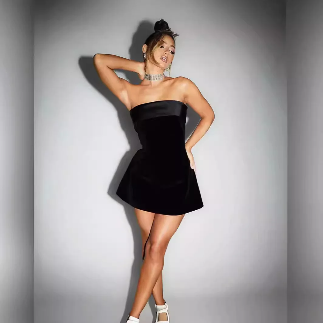 Женское элегантное платье с разрезом на шее - Фотография_4