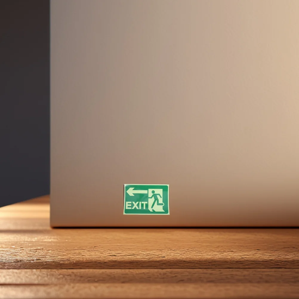 Светящийся в темноте знак выхода