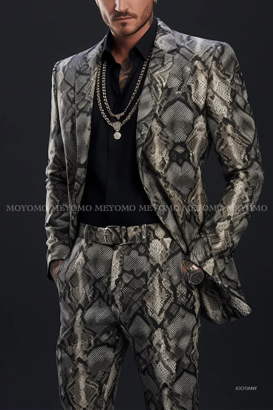 Костюм из двух предметов с принтом чешуи ящерицы - Фотография_6