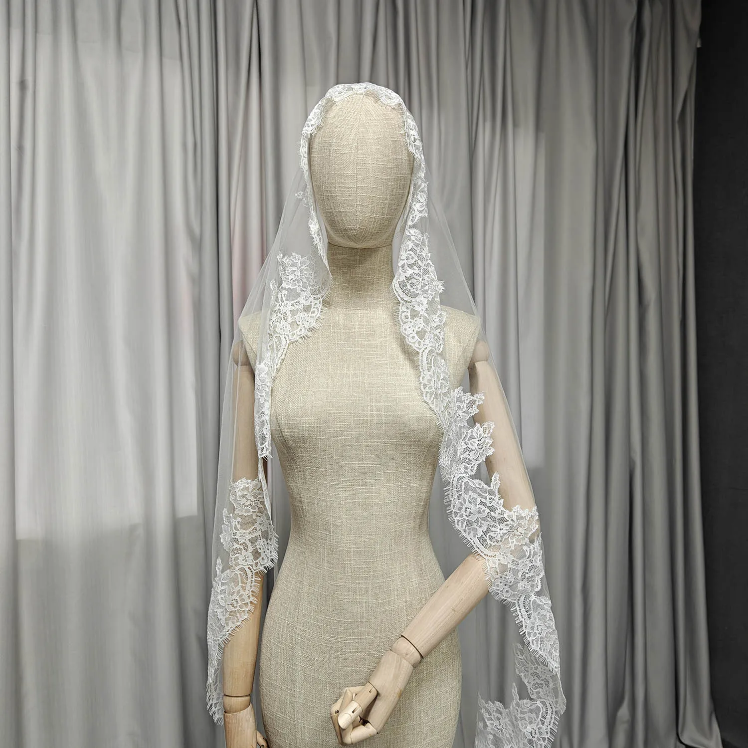 Короткая свадебная фата mantilla - Фотография_6