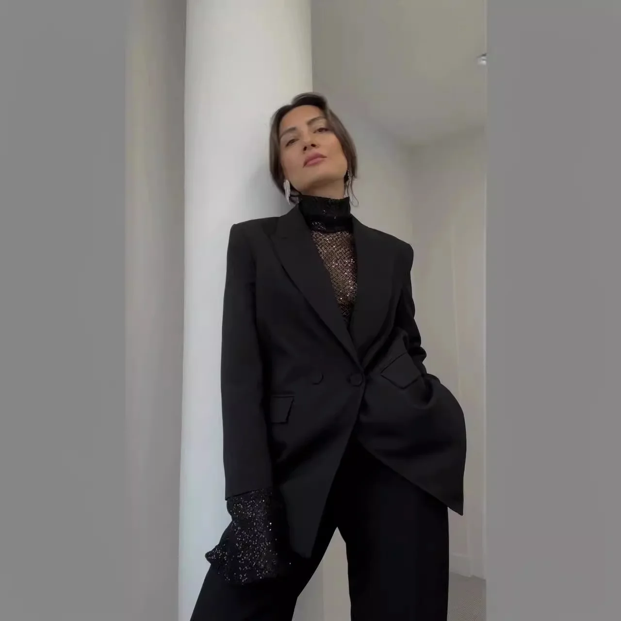 Элегантная водолазка со стразами - Фотография_5