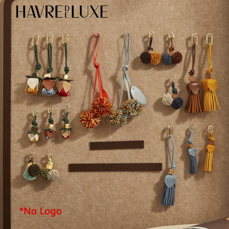 Кожаная сумка с подвеской в виде цветка и кисточки