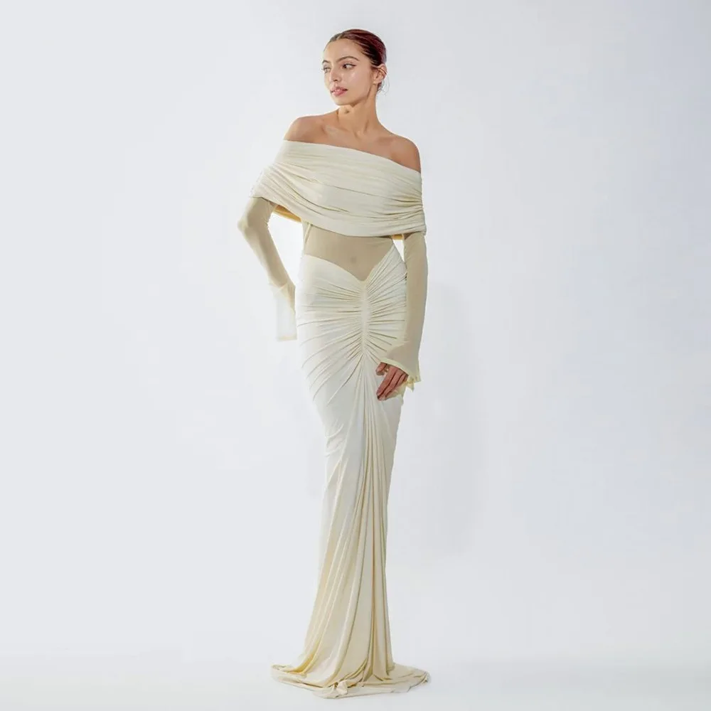 Бежевое женское платье для выпускного вечера - Фотография_2