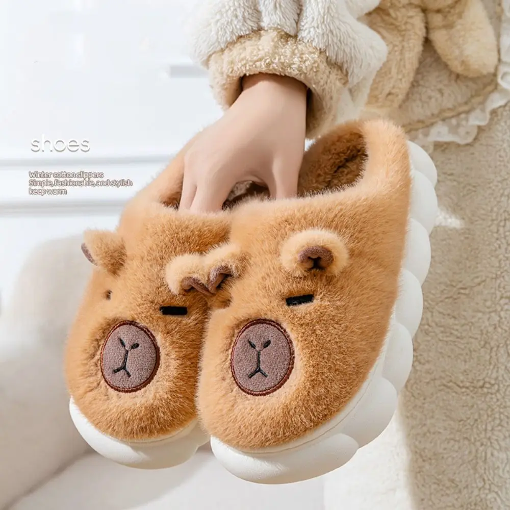 Домашняя обувь, зимние тапочки с капибарой - Фотография_2