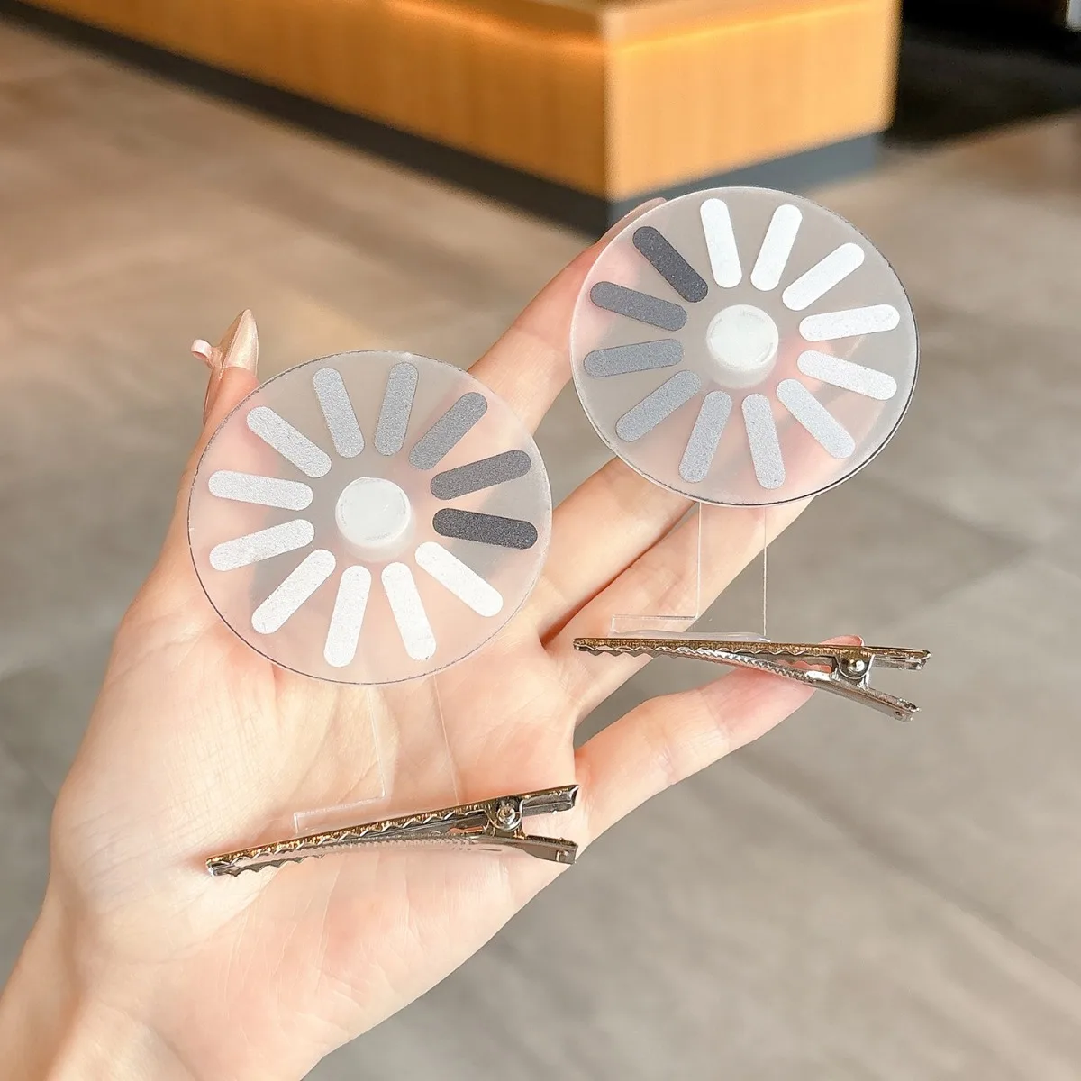 Новая креативная вращающаяся заколка для волос для женщин - Фотография_3