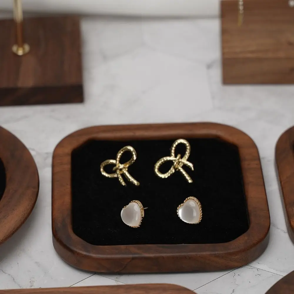 Деревянный поднос для колец с простой геометрией - Фотография_5