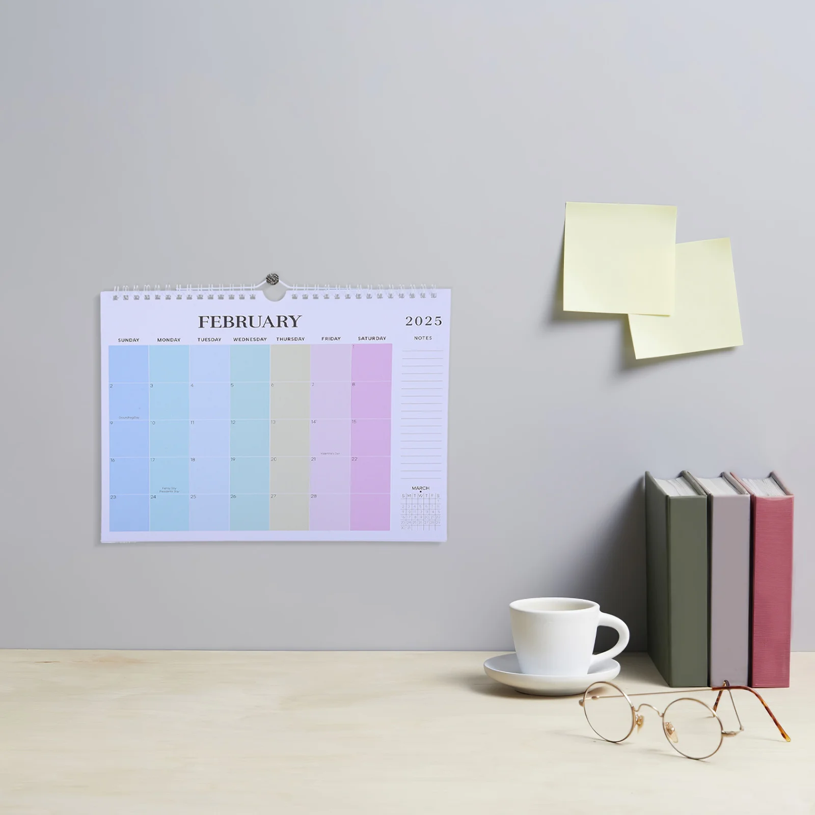 Настенный календарь на 12 месяцев на 2025 год