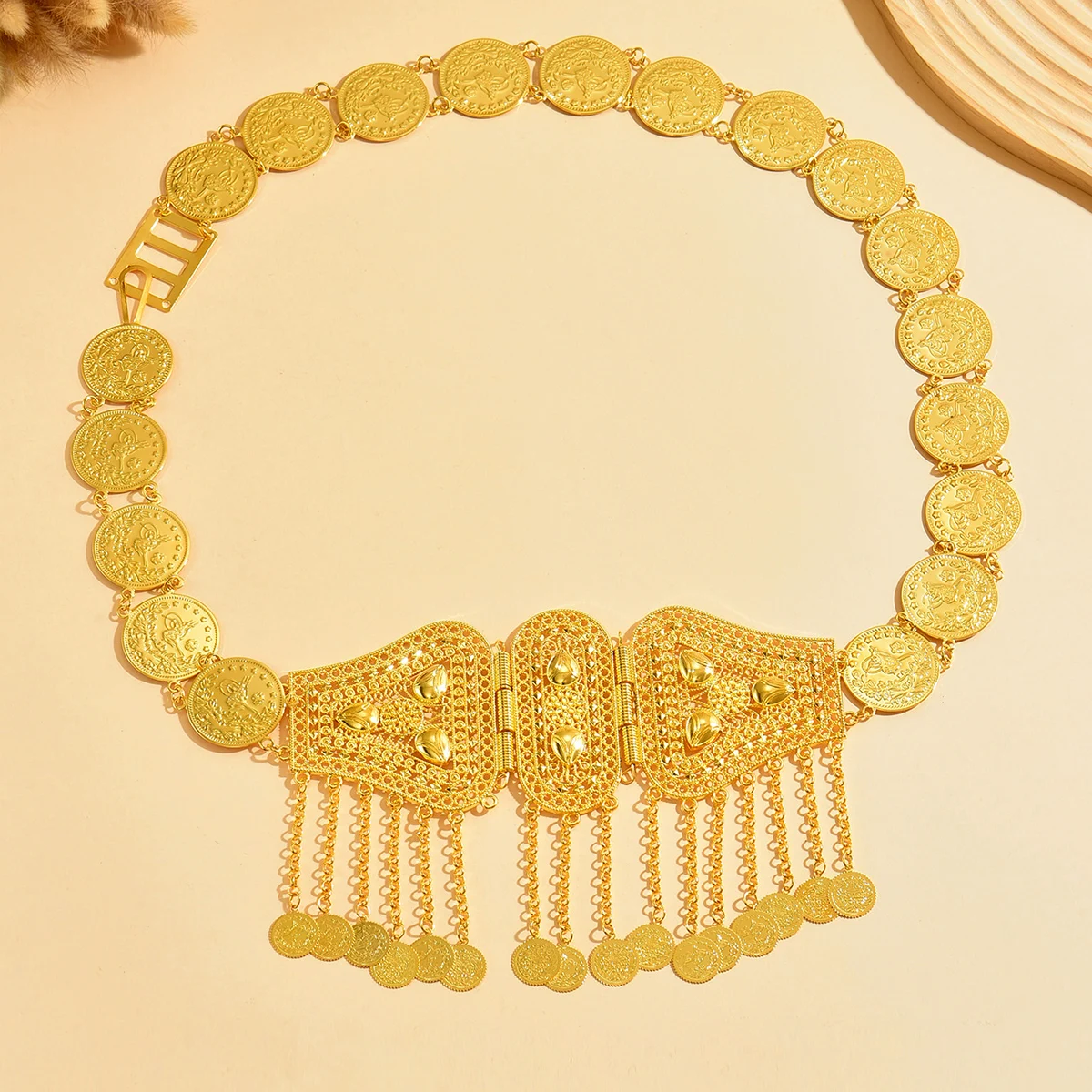 Роскошный позолоченный женский ремень с цветочной монетой и бахромой - Фотография_3