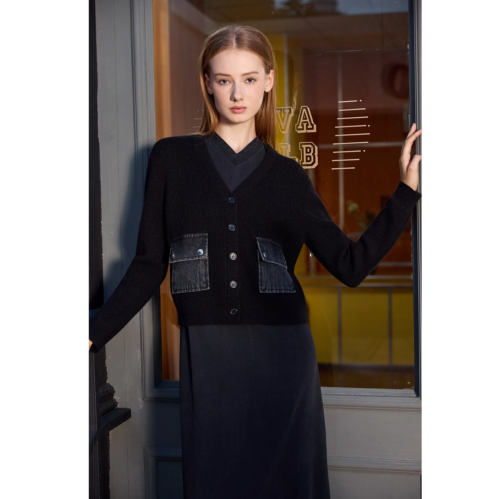 Ap женское осенне-зимнее джинсовое платье с v-образным вырезом 2026 - Фотография_3