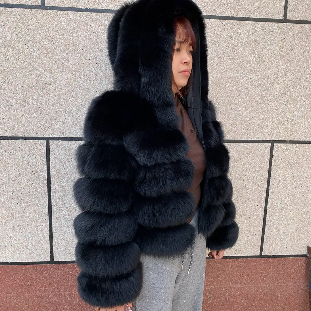 Женская шуба с капюшоном из натурального - Фотография_5