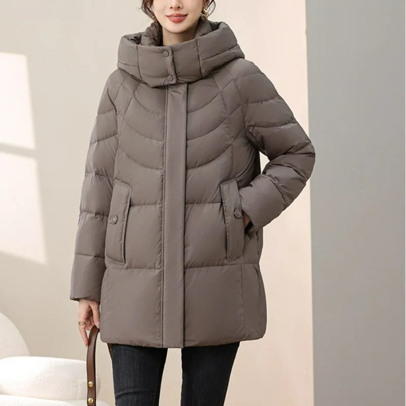 Женские пуховики средней длины с капюшоном - Фотография_4