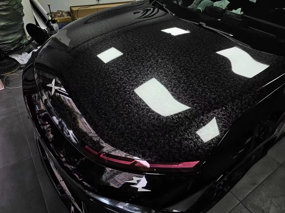 Глянцевая кованая виниловая пленка из углеродного волокна - Фотография_3