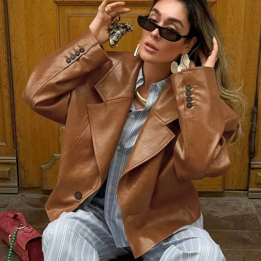 Модная женская куртка из искусственной - Фотография_2