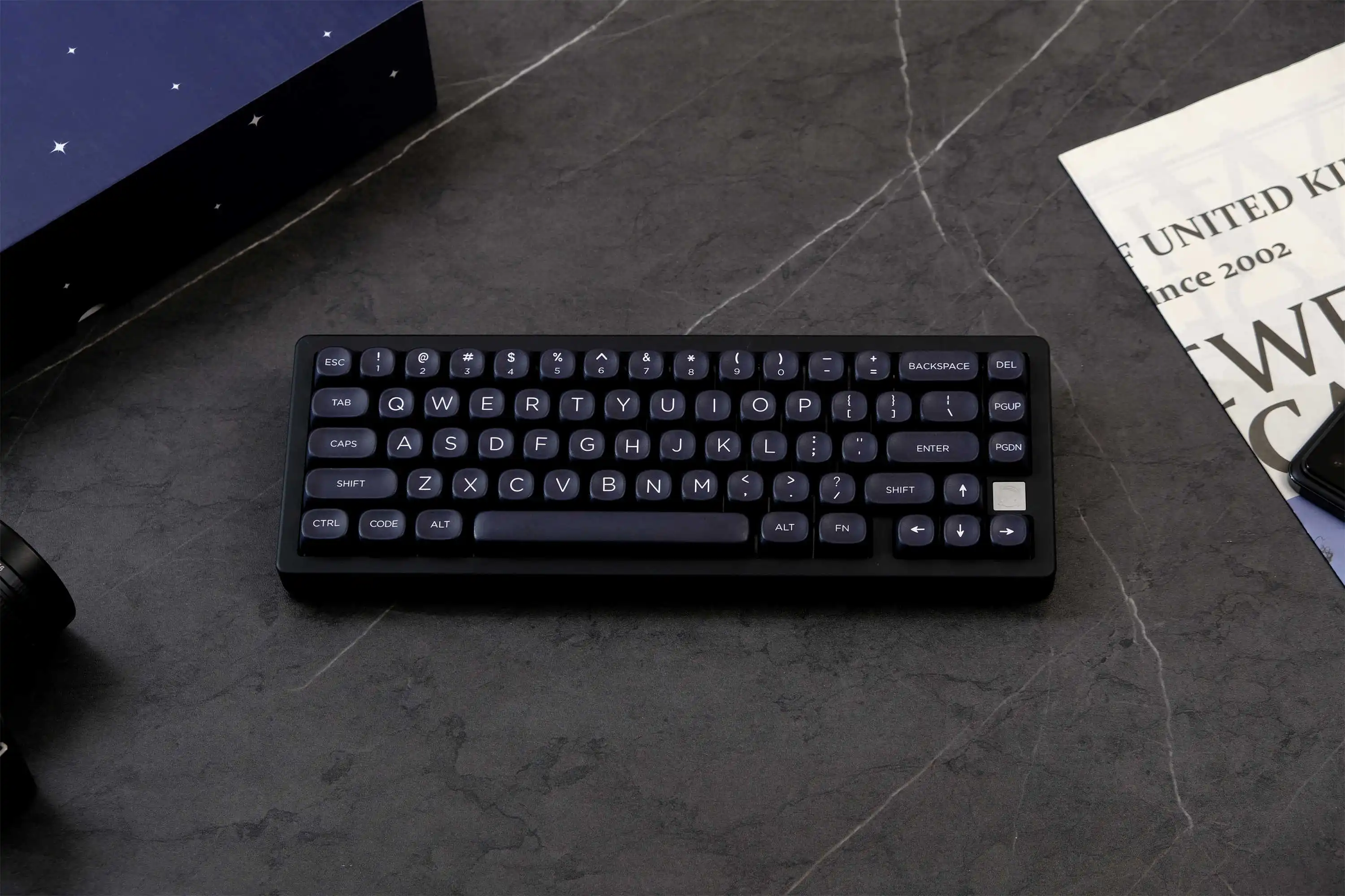 Минималистичные черные колпачки клавиш gmk