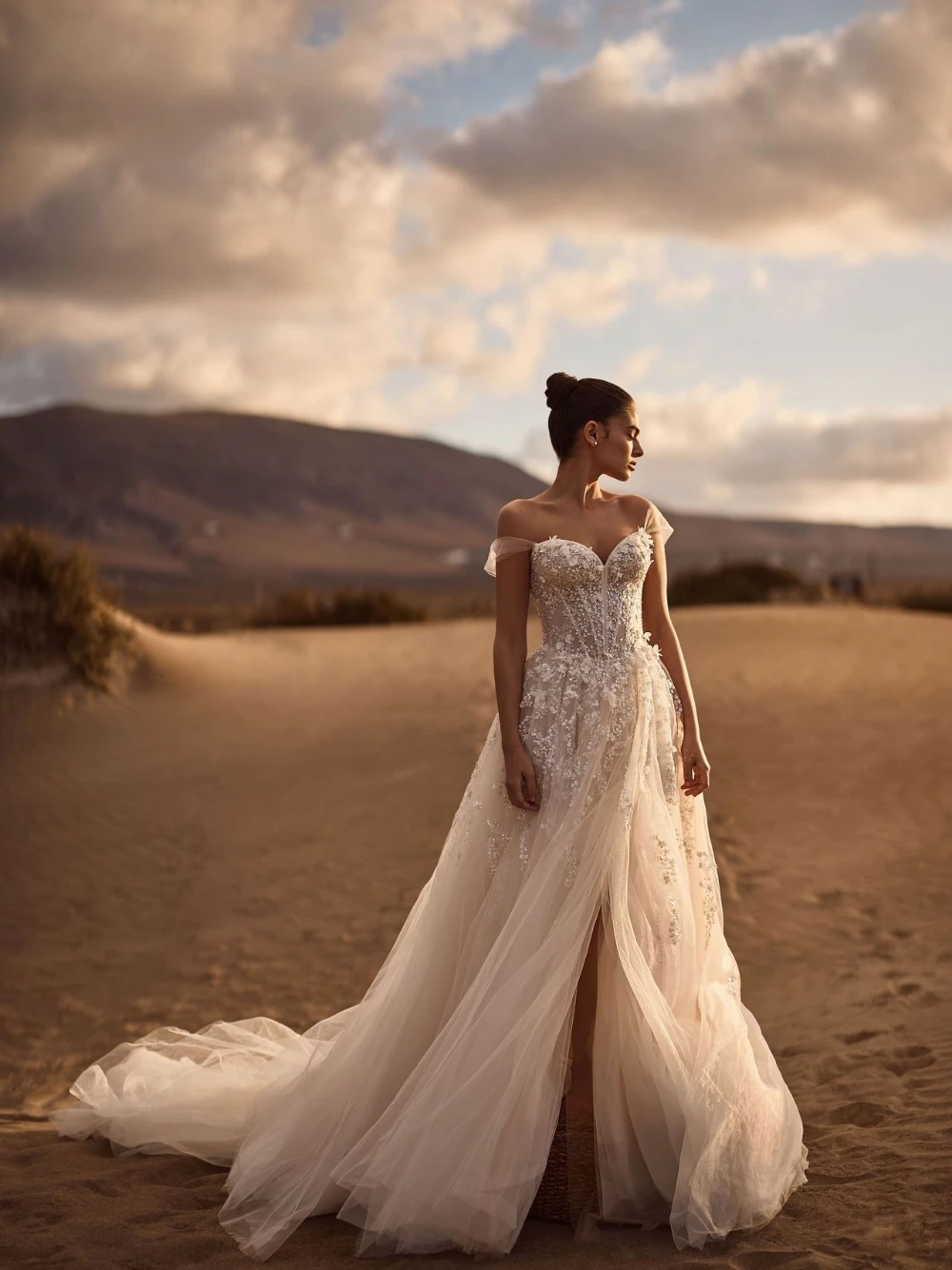 Свадебное платье больших размеров телесного цвета с блестками - Фотография_3