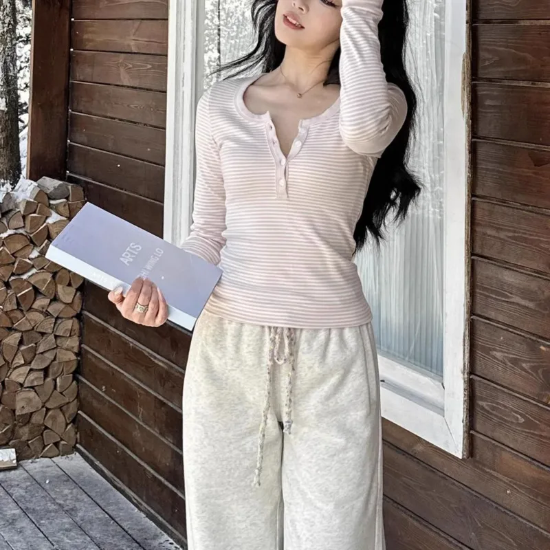 Полосатые топы и футболки для женщин - Фотография_2