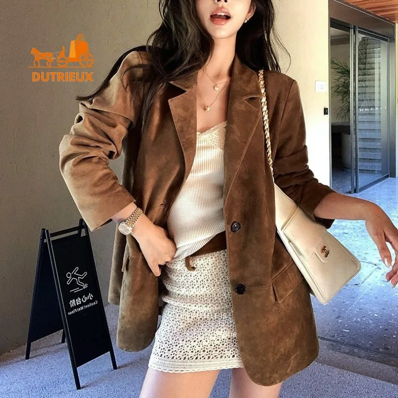 Осенне-зимний женский замшевый костюм средней длины - Фотография_2