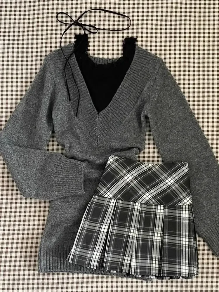 Женский трикотажный свитер с v-образным вырезом