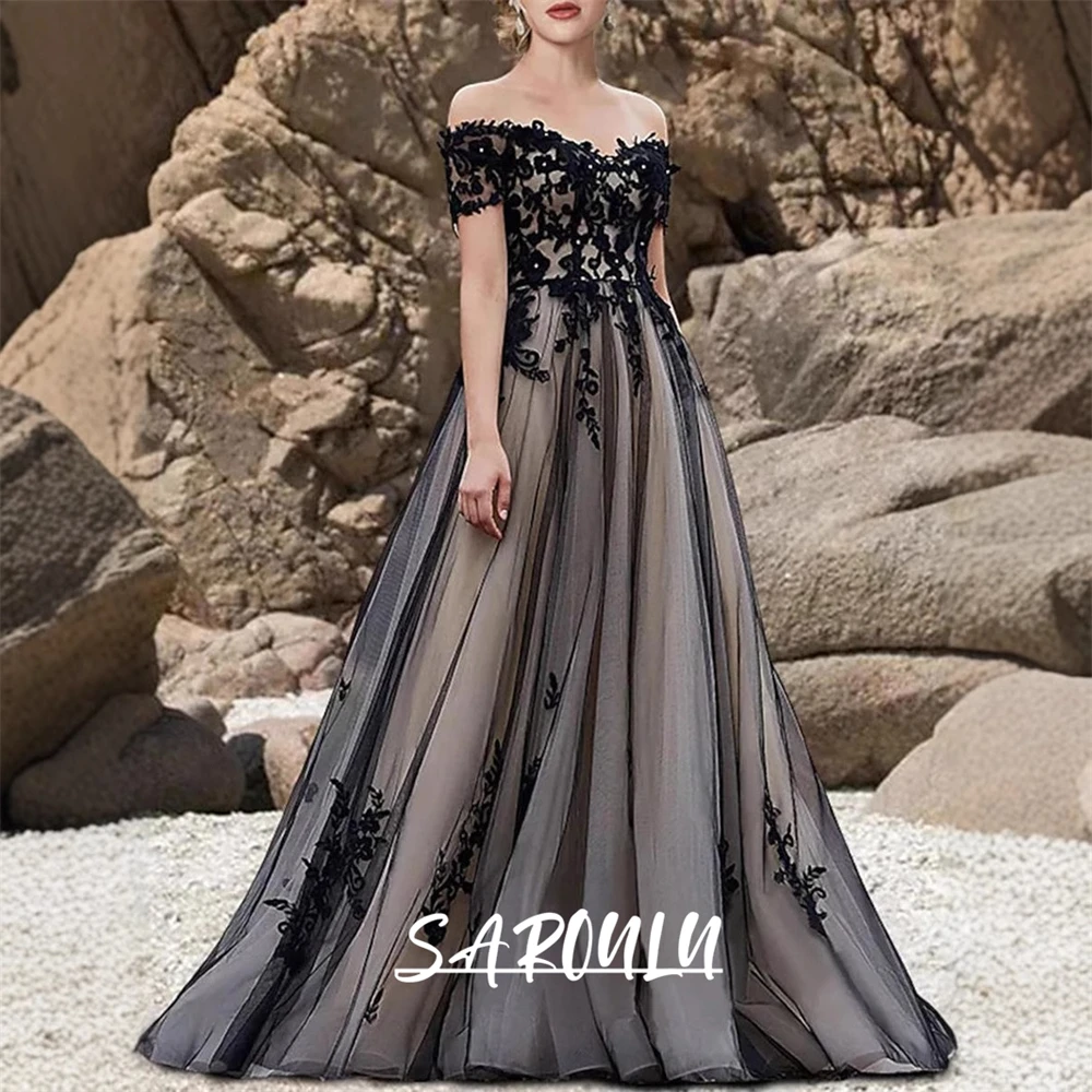 Готическое тюлевое платье невесты с кружевными аппликациями